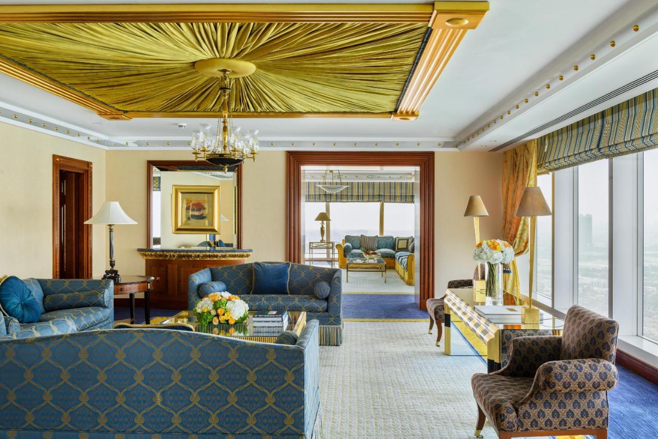 Jumeirah Burj Al Arab Dubai Esterno foto A suite at the Jumeirah Emirates Towers Hotel