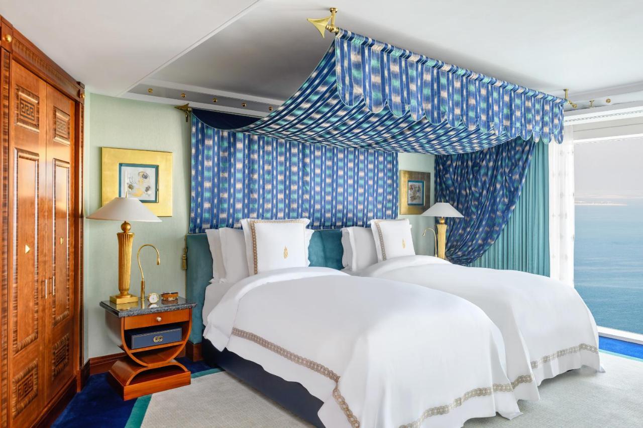 Jumeirah Burj Al Arab Dubai Esterno foto A bedroom at the Atlantis Paradise Island