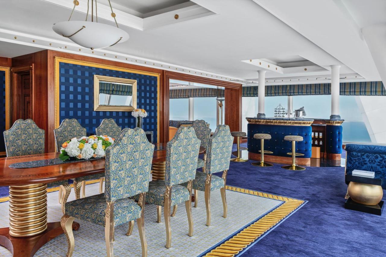 Jumeirah Burj Al Arab Dubai Esterno foto The interior of the Royal Suite