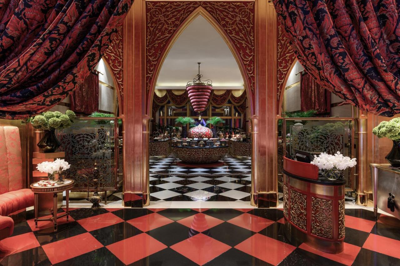 Jumeirah Burj Al Arab Dubai Esterno foto The lobby of the Emirates Palace