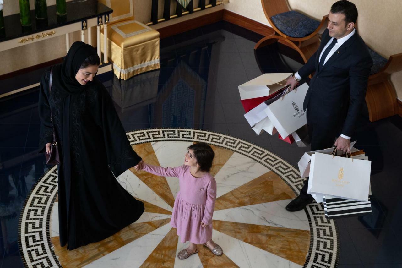 Jumeirah Burj Al Arab Dubai Esterno foto A Kuwaiti family