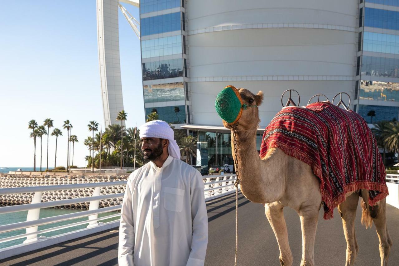 Jumeirah Burj Al Arab Dubai Esterno foto A man with a camel in Doha, Qatar